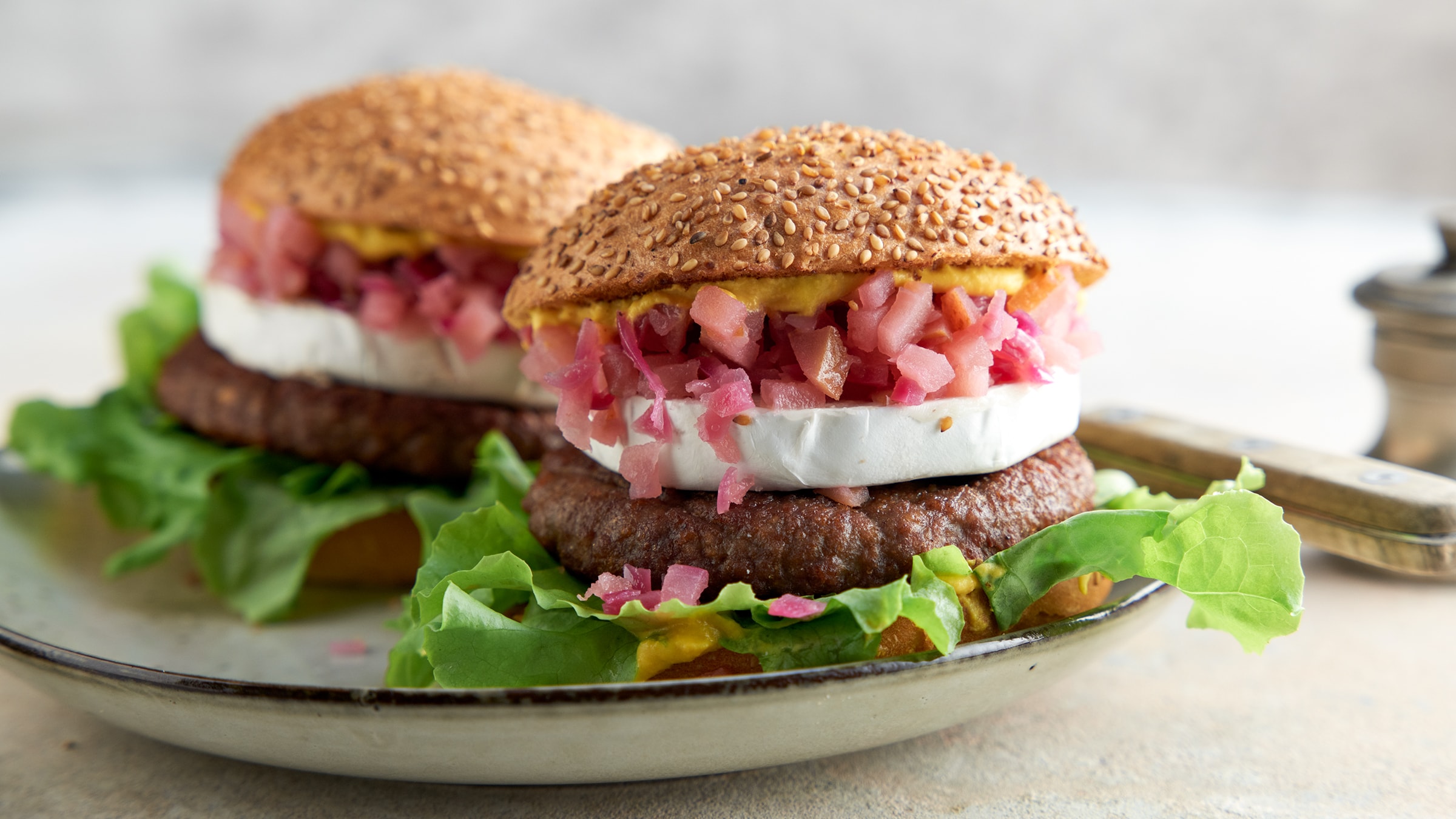 Zünftige Ziegenkäse Burger mit Apfel Zwiebel Chutney Rezept selbst