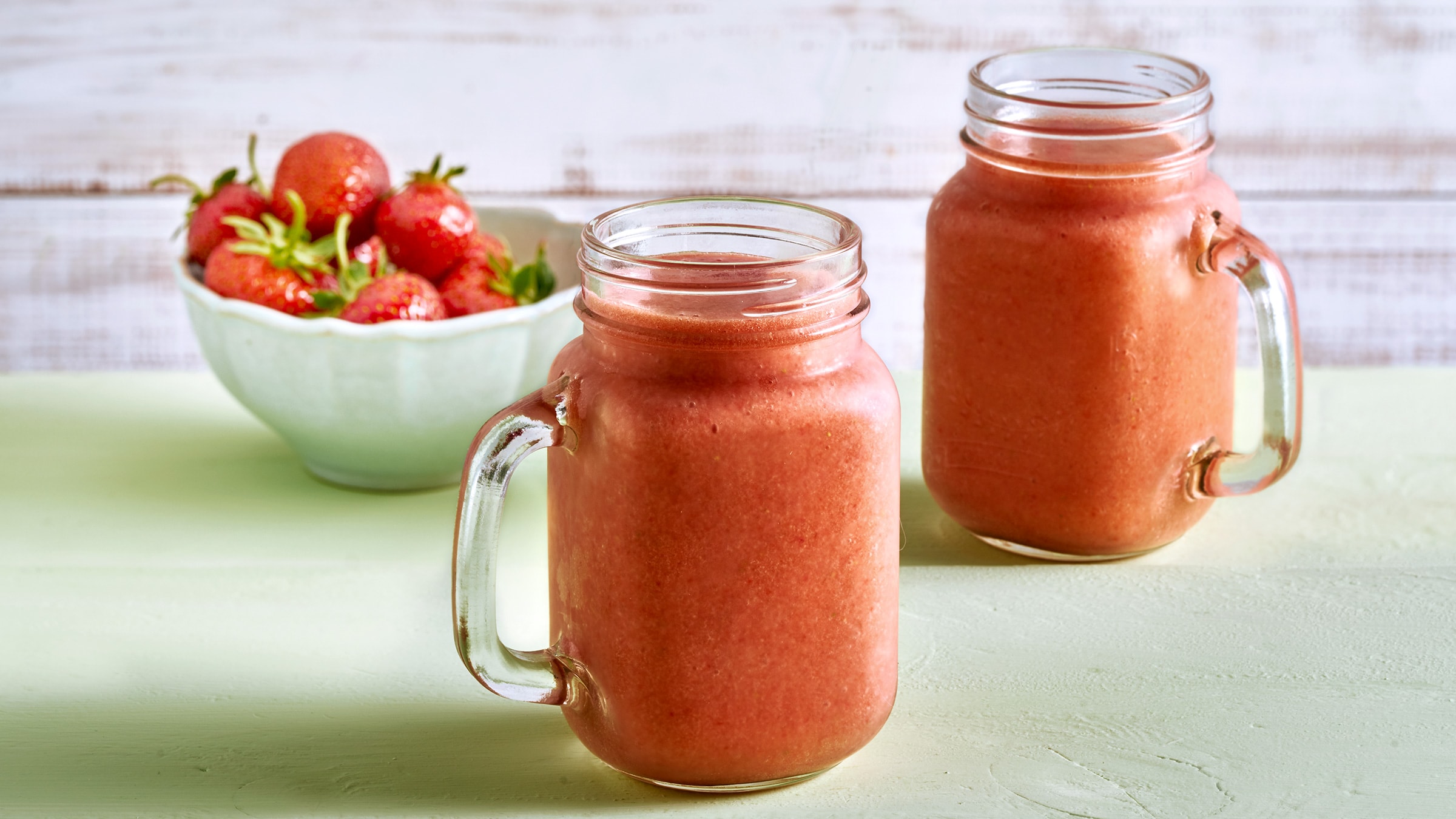 Ananas-Erdbeer-Shake Rezept selbst machen | Alnatura