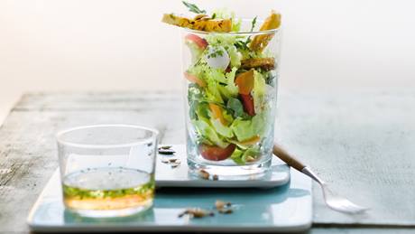 Salat mit Tofu und Kernen