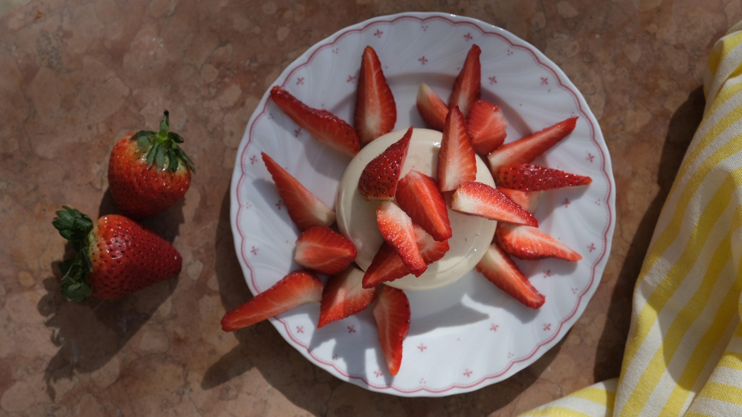 Pannacotta mit Erdbeeren Rezept selbst machen | Alnatura